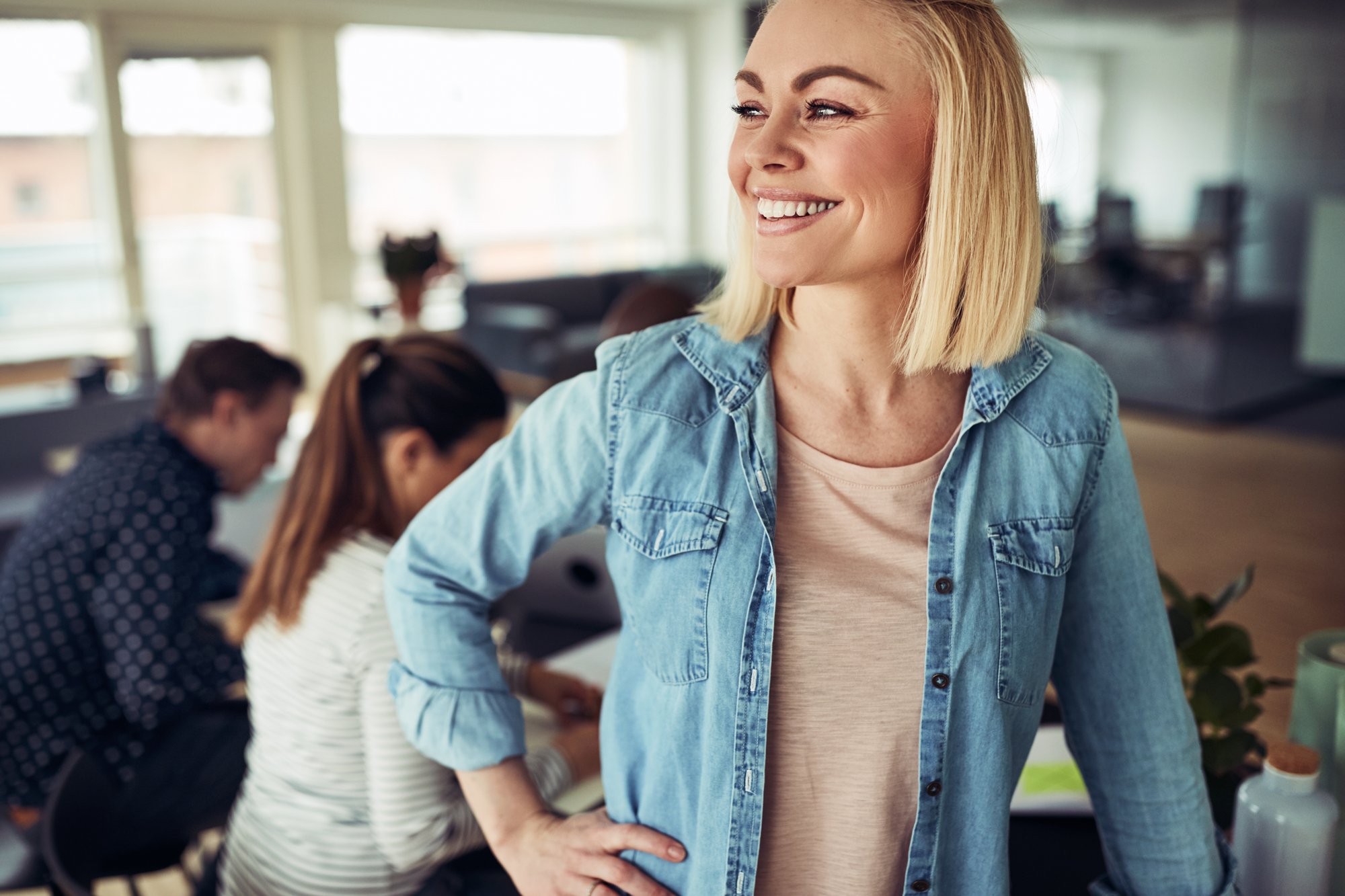 smiling-young-businesswoman-working-with-ZLE2PX3